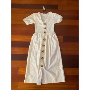 Nasty Gal: White summer dress with buttons